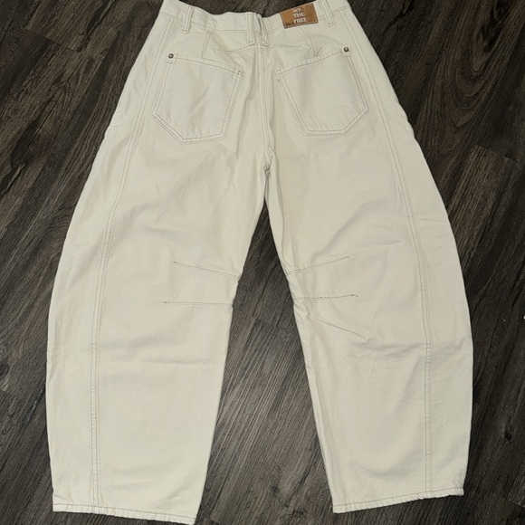 We The Free Good Luck Mid-Rise Barrel Jeans - LIKE NEW - Picture 4 of 6